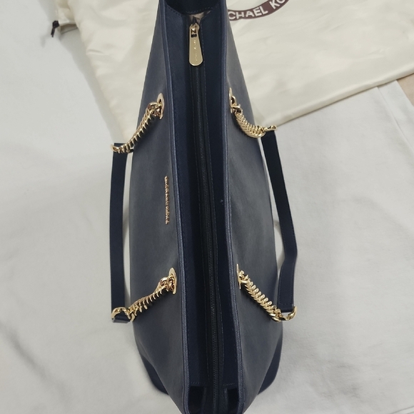 Michael Kors Jet Set Dark Blue Tote with Gold Accents And Dust Bag - Picture 6 of 6
